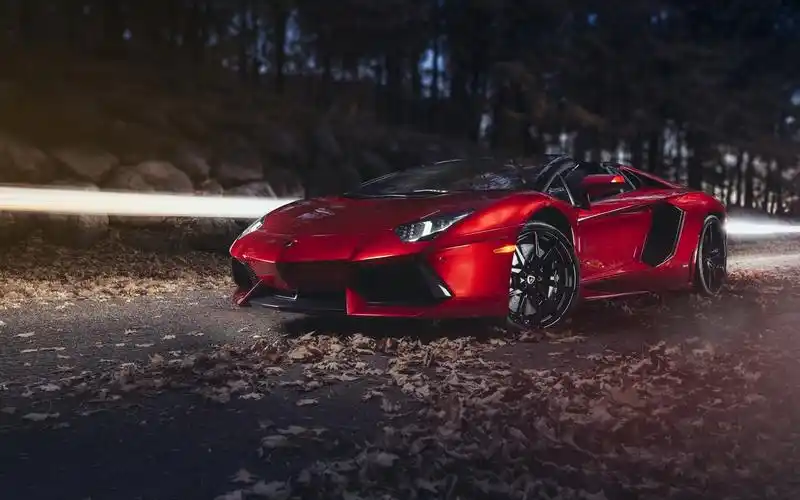 红色的兰博基尼aventador lp700-4超级跑车在夜间 iphone 壁纸