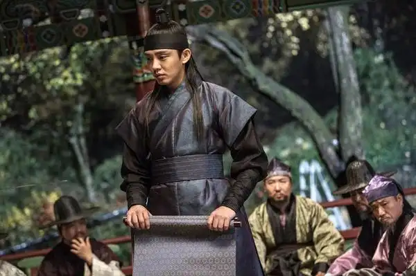 李芳远(刘亚仁 饰):李成桂的第五个儿子,朝鲜时期第三代君主太宗.