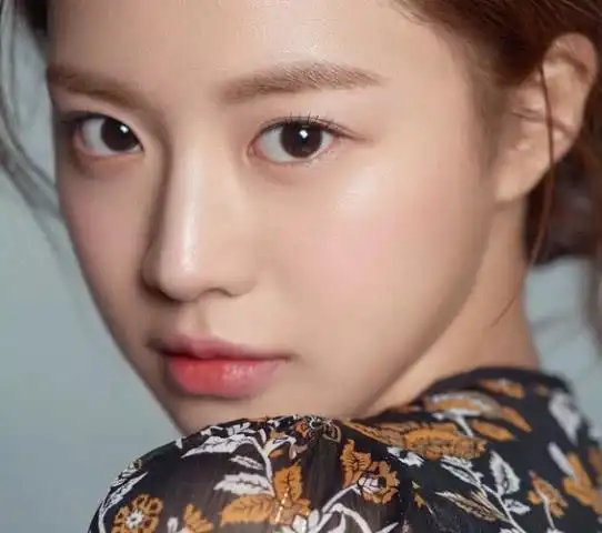 不过在前不久说是韩国有一个"樱桃嘴"的女子连吃饭都是问题,不过小编