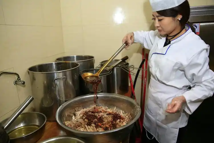 达州最拼的90后美女富二代,自己做美食,每天收入上万元