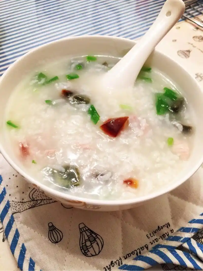 给老公做的皮蛋瘦肉粥.