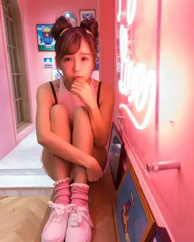 大眼睛粉红系小妹妹写真