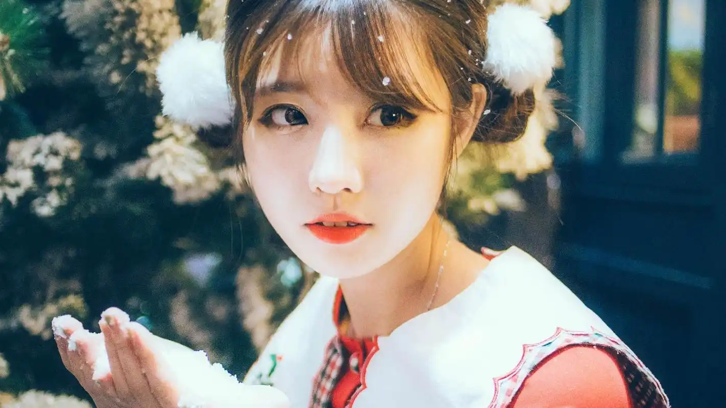 甜美清新治愈美女图片桌面壁纸