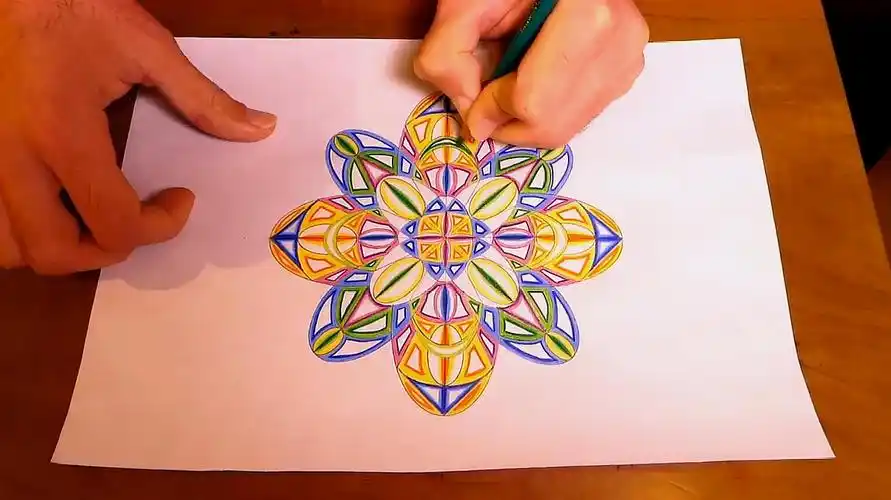 圆圈万花筒绘画教程,成品很特别-教育视频-搜狐视频