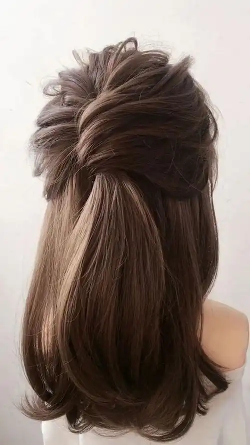 不想把头发扎起来的时候,可以这样扎披肩发哦!