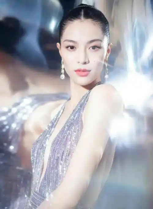 看到16年的钟楚曦,终于知道为什么能让李现念念不忘了_模样_时候_身材