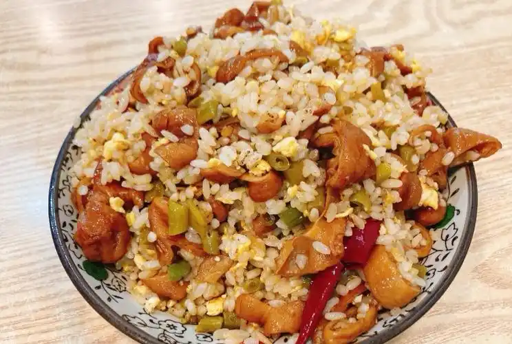 老头爱马仕酸豇豆炒饭