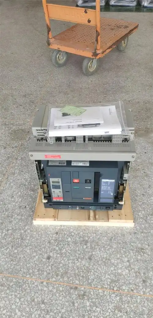 施耐德二手框架断路器mt40h2
