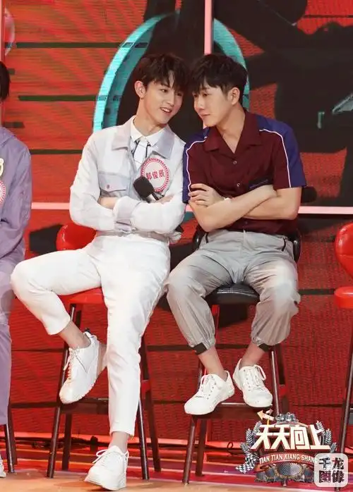 姜冠南《天天向上》综艺首秀 小江总带你旋转跳跃不停歇