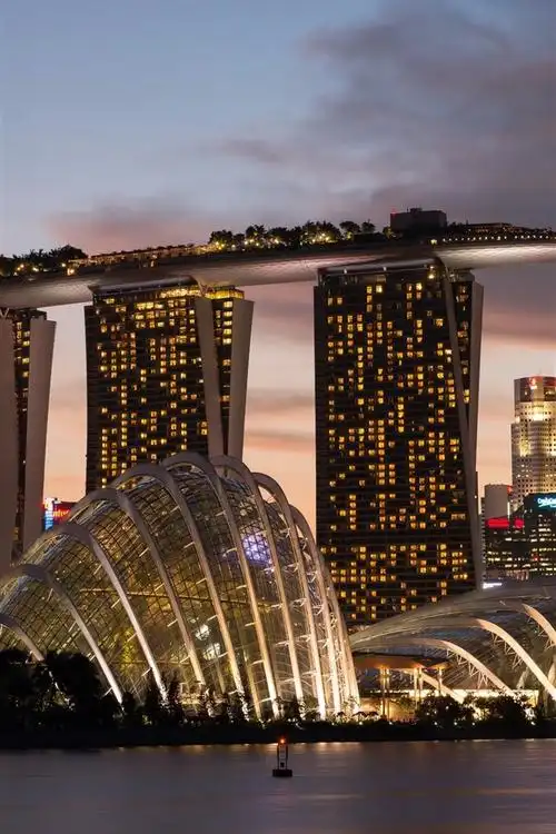 壁纸 新加坡,城市夜,摩天大楼,建筑物,海滨长廊,灯 3840x2160 uhd 4k