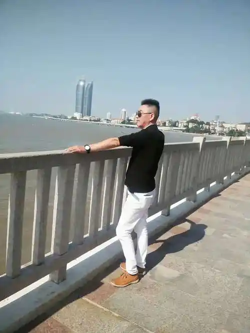 50岁离异男征婚照片(id:1239319)_福建厦门征婚交友_我主良缘网