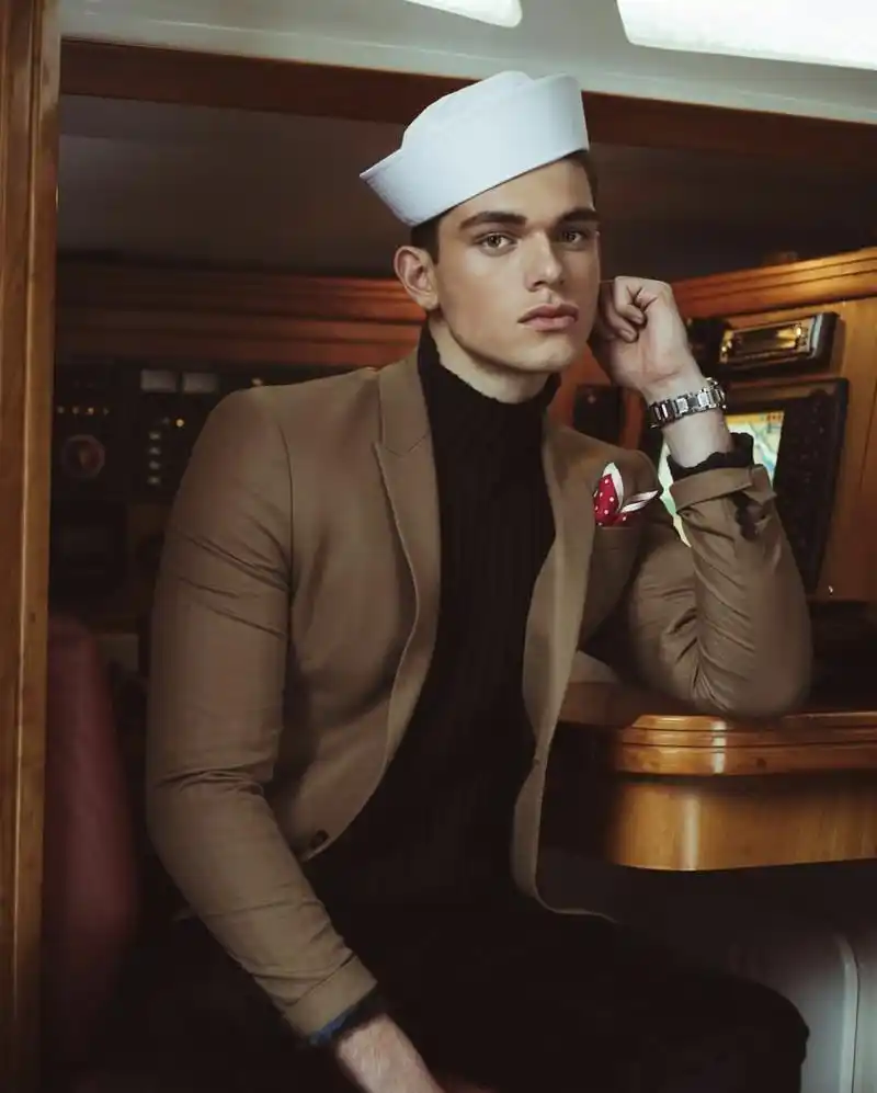 今天讲一个农村男孩不向命运服输逆袭时尚超模的故事maxtaggart