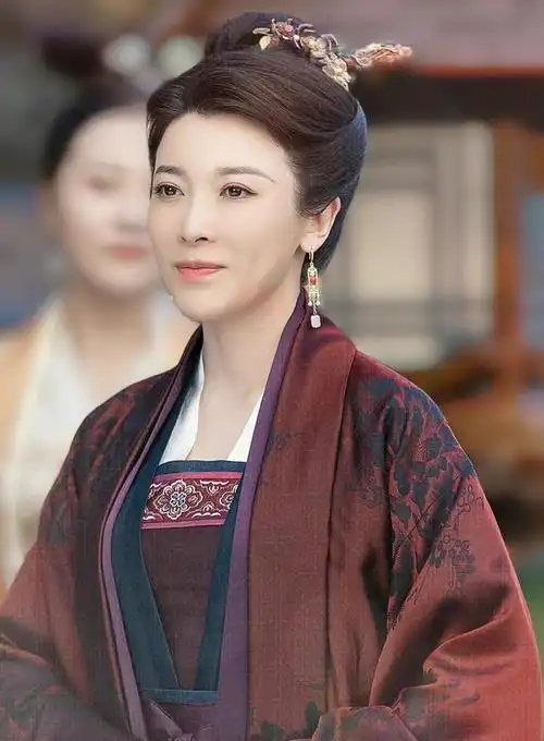 张棪琰:当红时隐退,被导演骗去演《知否》气死人,45岁身材惊艳