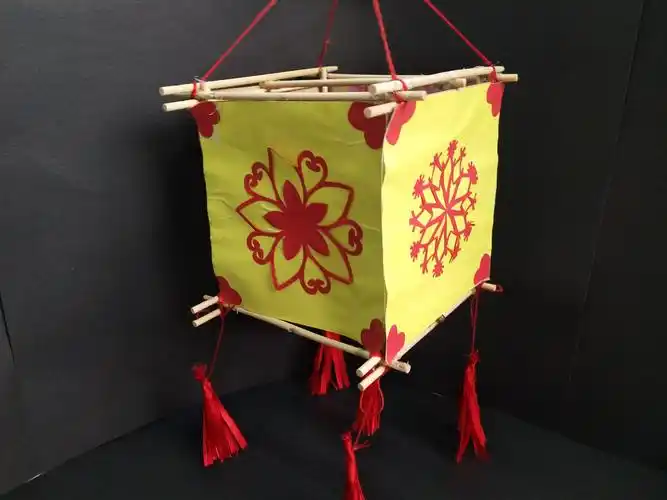 小学花灯制作大赛活动纪实 写美篇    在中秋佳节期间,学生们创作了