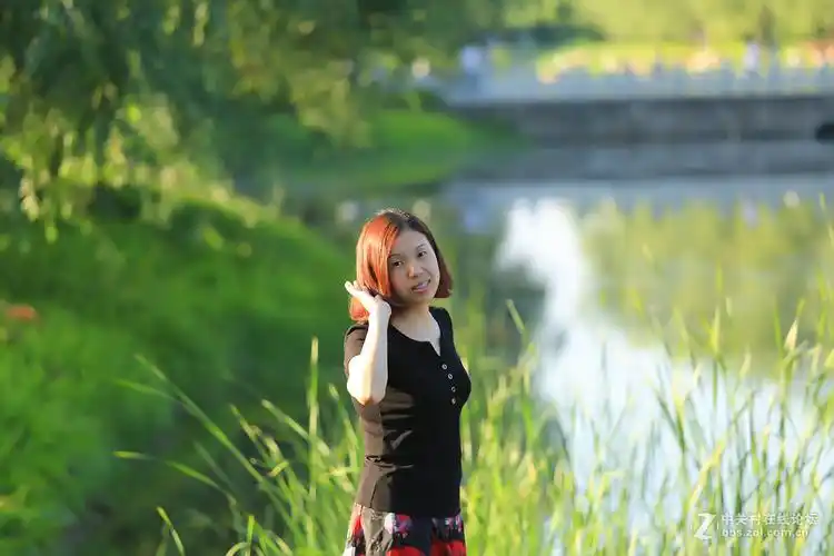 老婆生活照公园随拍