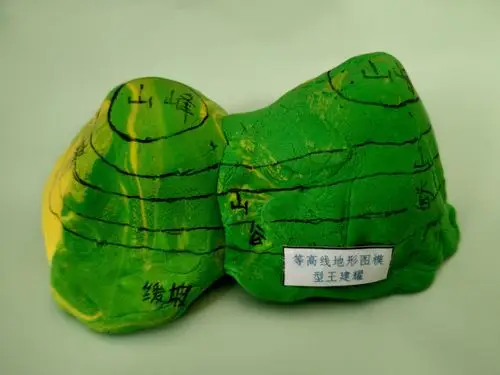 七年级等高线地形图模型制作比赛(七年级4班)