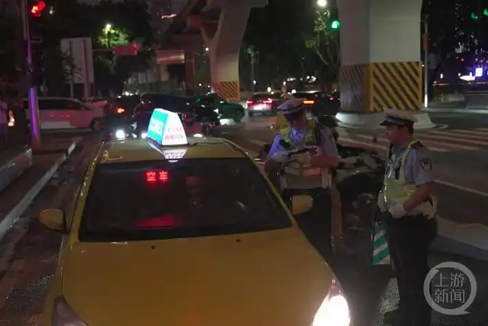 为考生护航!重庆交巡警开展机动车"降噪"行动