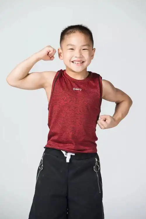 他就是铁血飞人——陈忆让体力毅力绽放在空中丛林穿梭精悍灵活的奥运