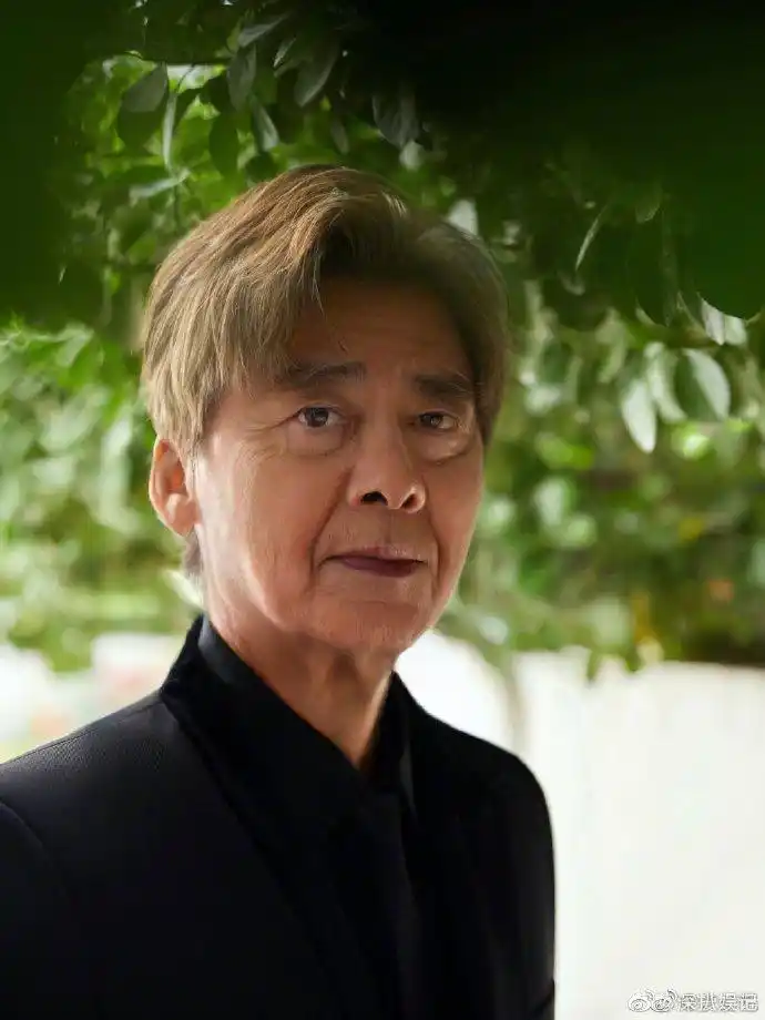 李易峰老年妆#老年版皮皮峰依旧是个帅气的老头呀