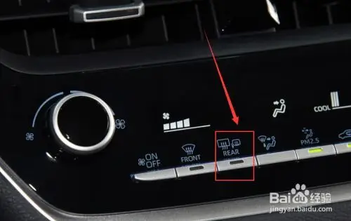 有这个图标的按键就是汽车后视镜加热的开关