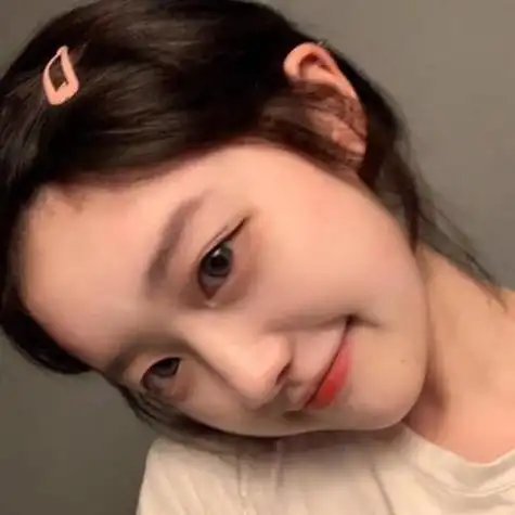 笑起来很治愈的小女孩头像