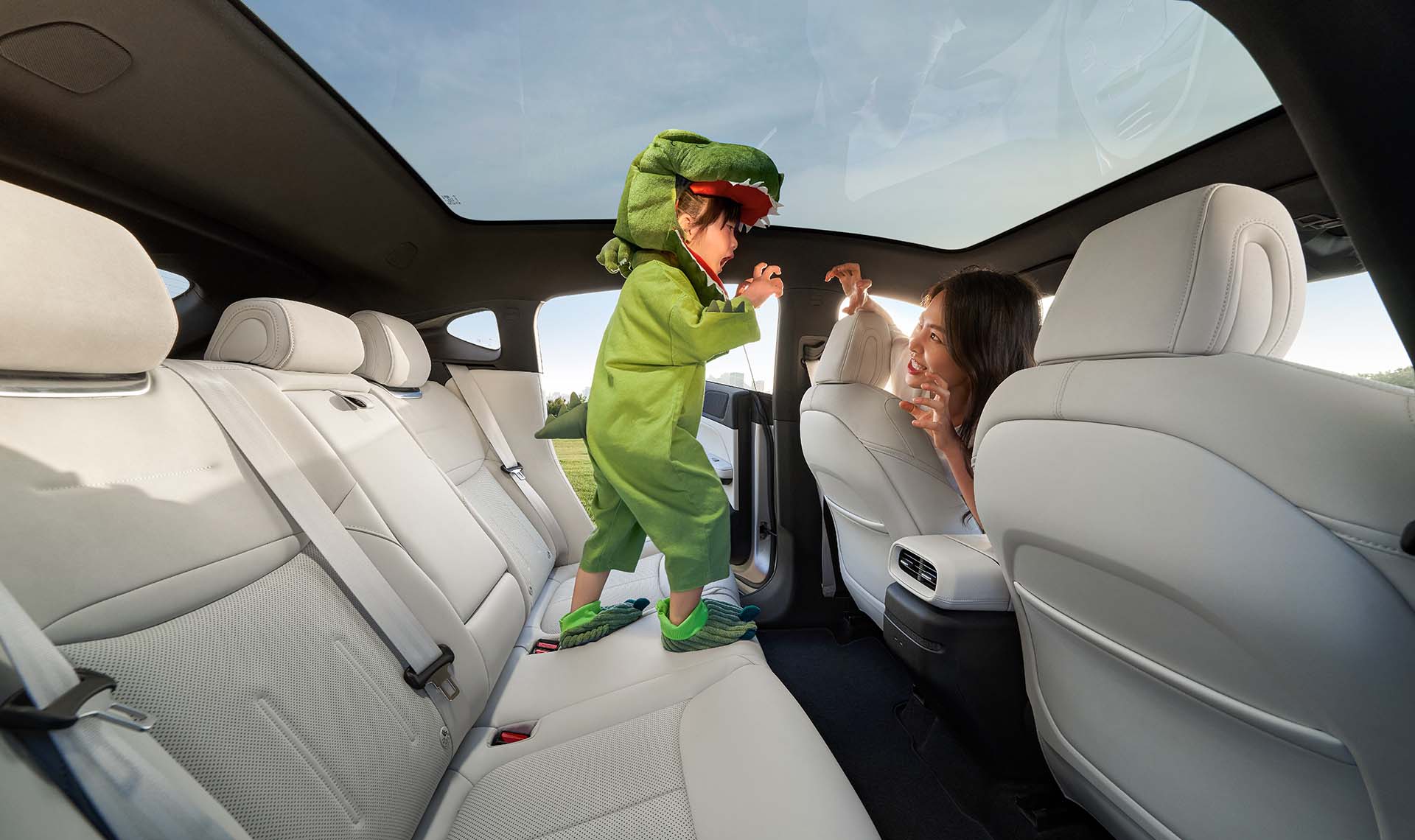 小鹏G6后排头部空间