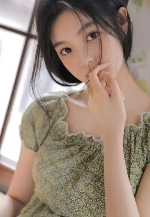 大长腿小姐姐长发披肩温柔动人室内写真 - 新快网