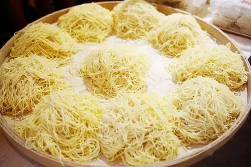 竹升面权记均安蒸猪文恩记 状元九宝酿鲮鱼进士牌楼 建于明代嘉靖十一