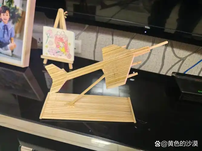 全程爸爸搞   妈妈看      一次性筷子制作的手工小飞机