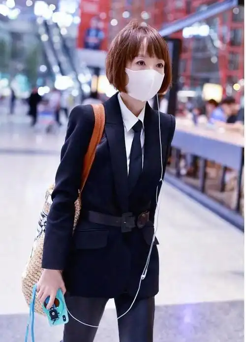 穿衬衫配西装走机场,波波头发型超减龄|短发|记者|陈鲁豫|小说家_网易