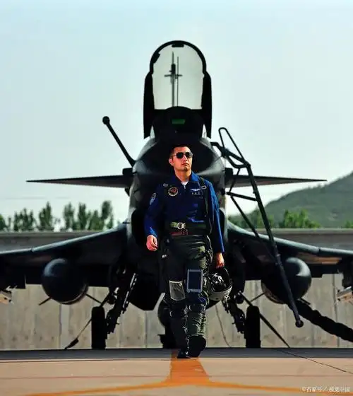 中国空军震撼世界!亚洲翱翔巅峰,仅次于美国