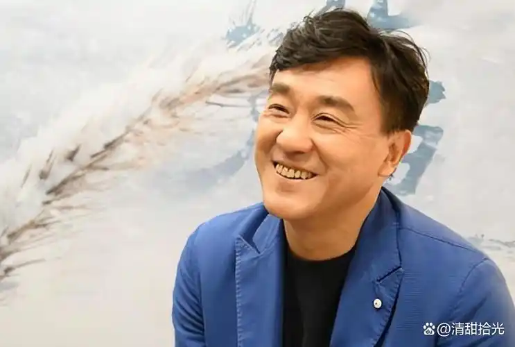 演员何冰:为何结婚几十年0绯闻?看看妻子是谁就知道了