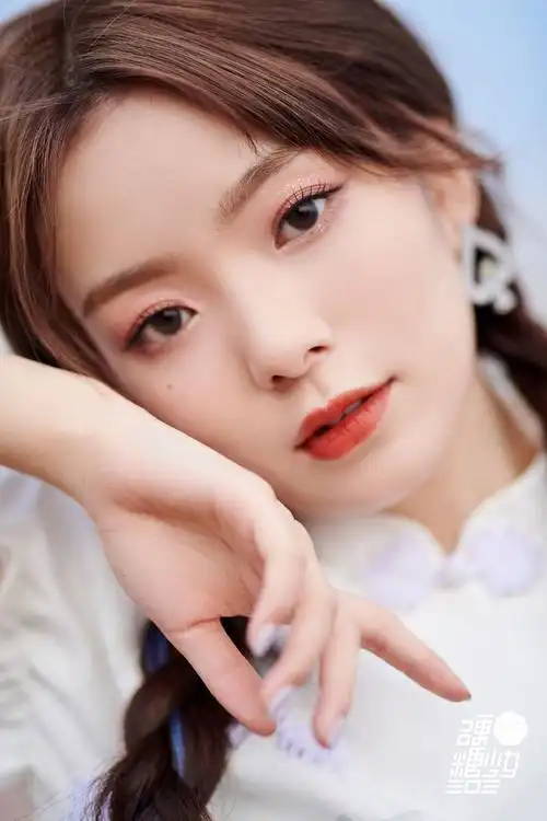 陈卓璇国风旗袍双马尾仙气写真图片