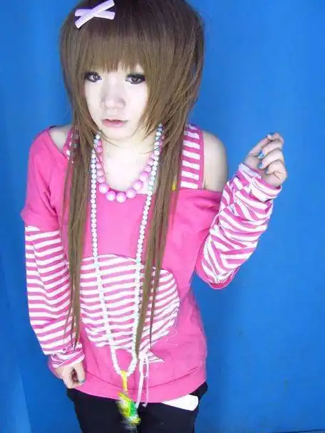 曾经的杀马特女生,12岁的年龄,闭月羞花,如今,葬爱时代过去了