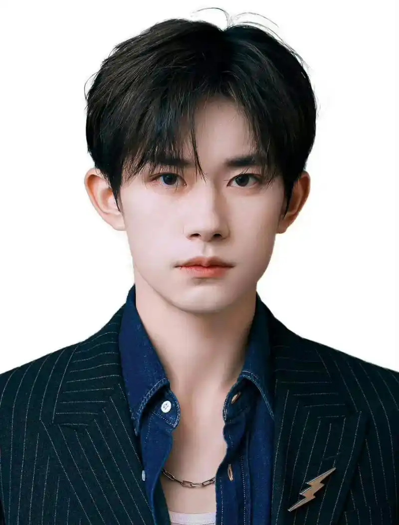 王俊凯,易烊千玺的饭制高清证件照,谁帅到你了?