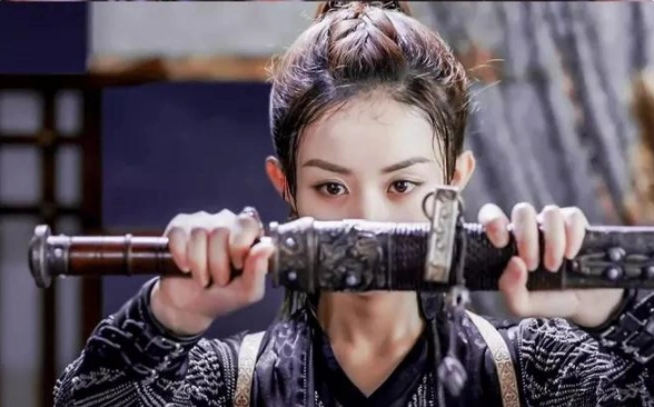 同样是拔剑出鞘:赵丽颖最霸气,杨紫宛若天仙,李若彤最经典!