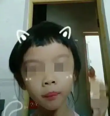 小学生发抖音,妈妈洗澡被直播!视频在昆明传疯了,官方回应