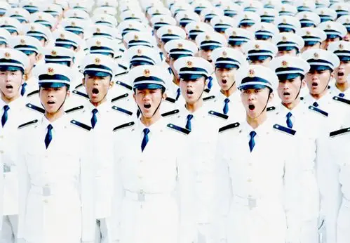 海军军校学员练成千人大方队(组图)