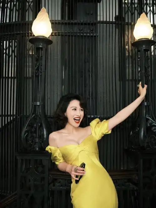 延禧攻略愉妃近照##40岁练练身材#《延禧攻略》中饰演愉妃的演员@练