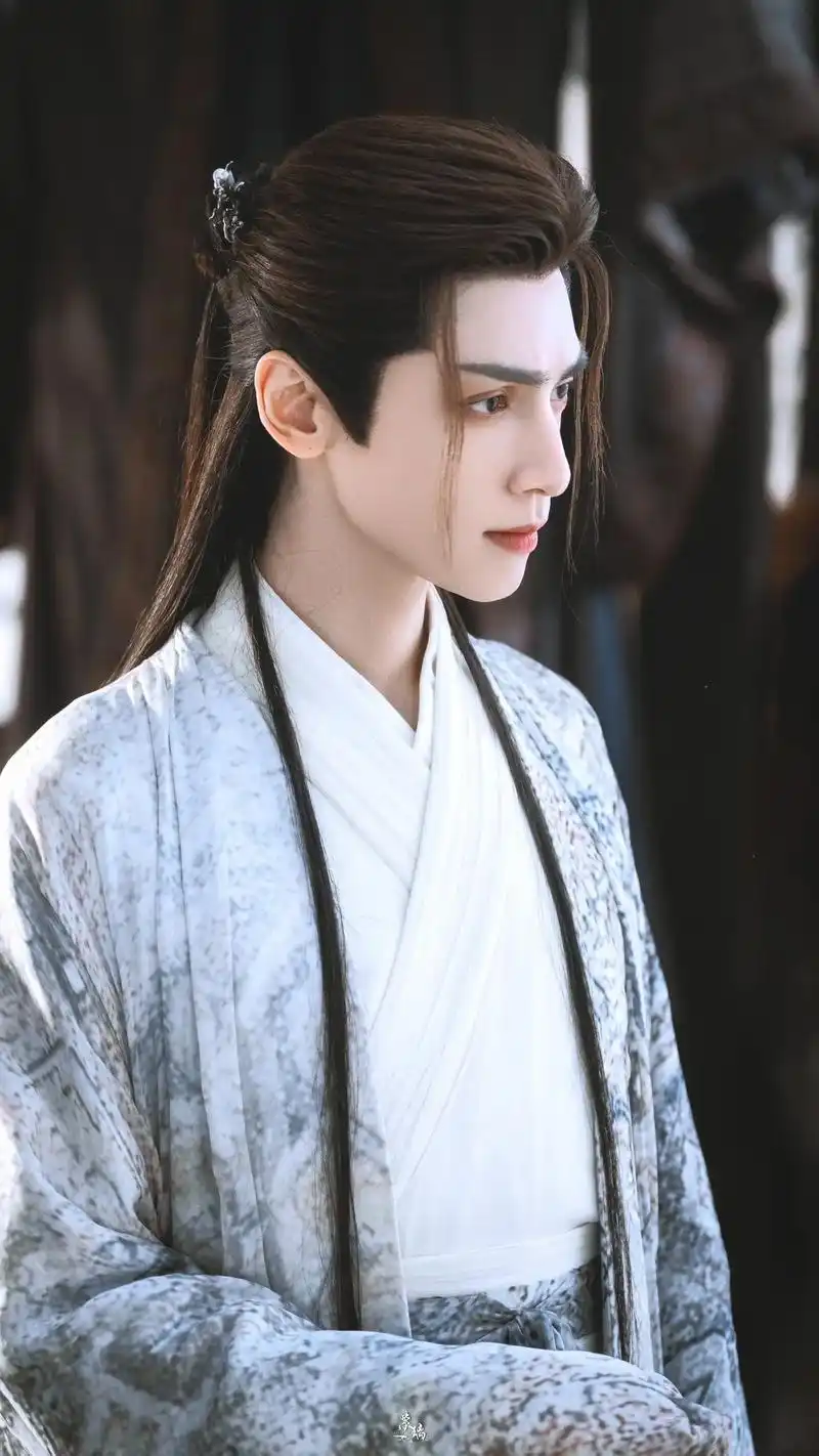 长月烬明 #罗云熙 #澹台烬 这些图真的封神!好适合做壁 - 抖音