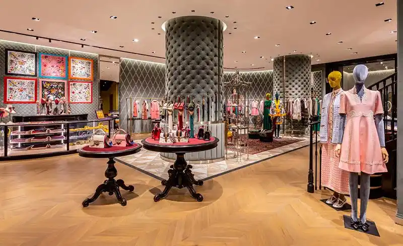 gucci 北京国贸商城店开幕,它延续了 alessandro michele 的店铺设计