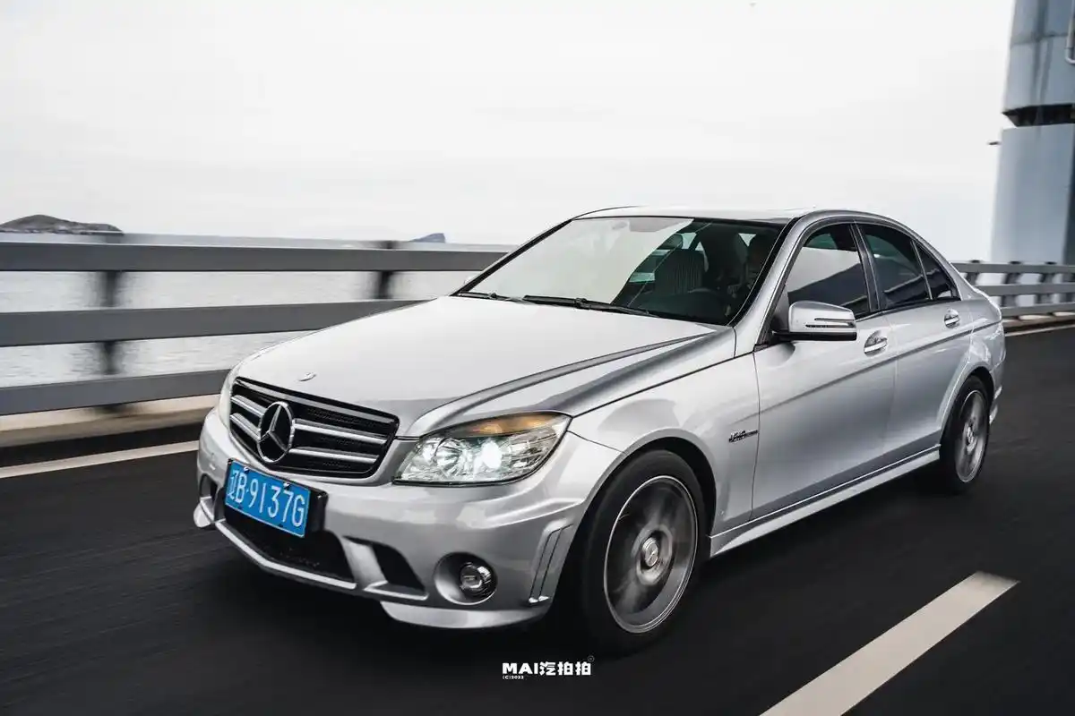 喜欢飞驰在高速路上的感觉#汽车摄影 #拍车仪式感 #每一帧都 - 抖音