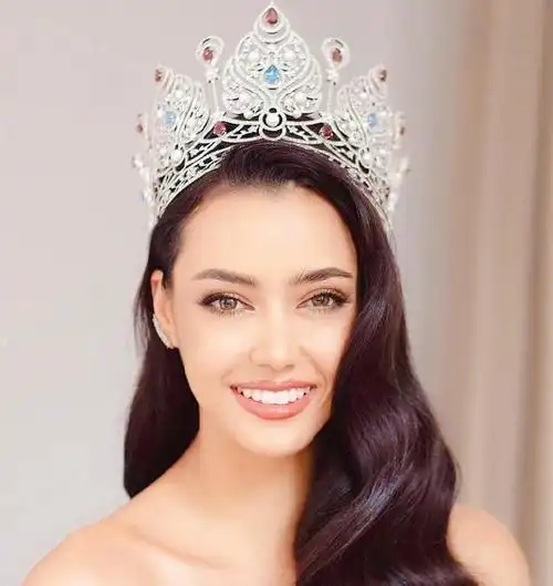 环球小姐2020泰国赛区冠军,这次来了一个高级脸,不笑的时候更美