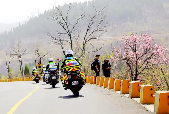 结合日常工作经验以及往年清明期间数据,发布清明假期济南辖区高速