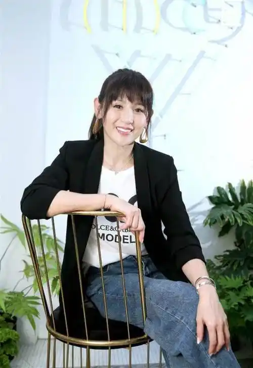 演反派被诅咒全家死光,女儿偷藏报纸,女星:妈妈让你这么丢脸吗_郑仲茵