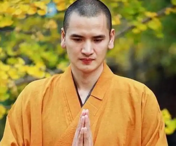 "网红和尚"释明心:耳垂过大被质疑整容,被富婆送百万豪车求婚