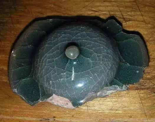 再谈南宋龙泉溪口窑墨绿釉黑胎瓷器.