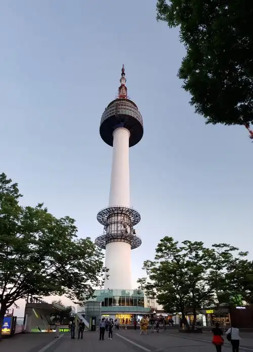 南山顶上的n首尔塔