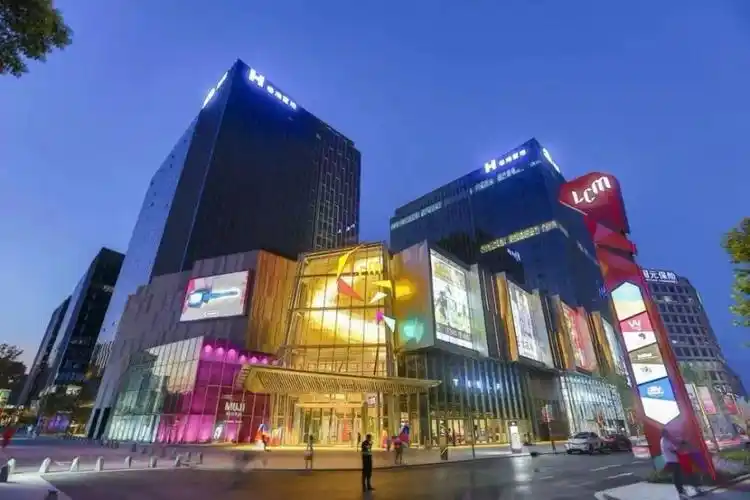 但目前为止,能够在集团"留下姓名"的,只有"lcm置汇旭辉广场",且在强者