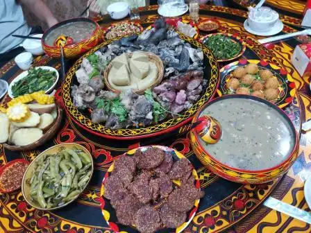 彝厨特色彝族餐-"哇塞,看图～这颜值是不是杠杠的,你看中间.